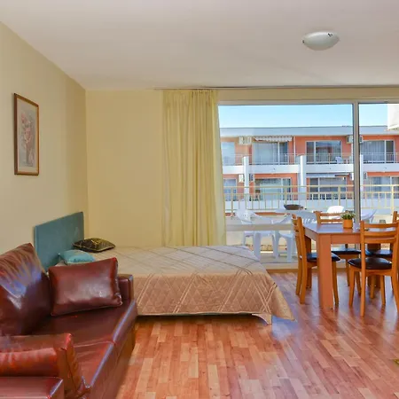 Deluxe In Crown And Imperial Burgas