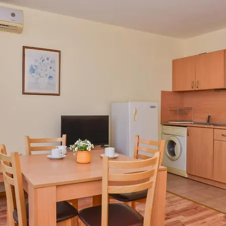 Deluxe In Crown And Imperial Apartman