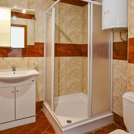 Deluxe In Crown And Imperial Burgas